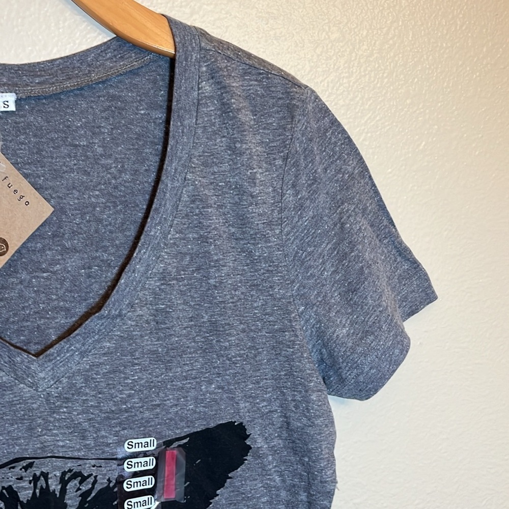 NWT Fuego Grey Owl Short Sleeve V-Neck Shirt - Picture 4 of 9